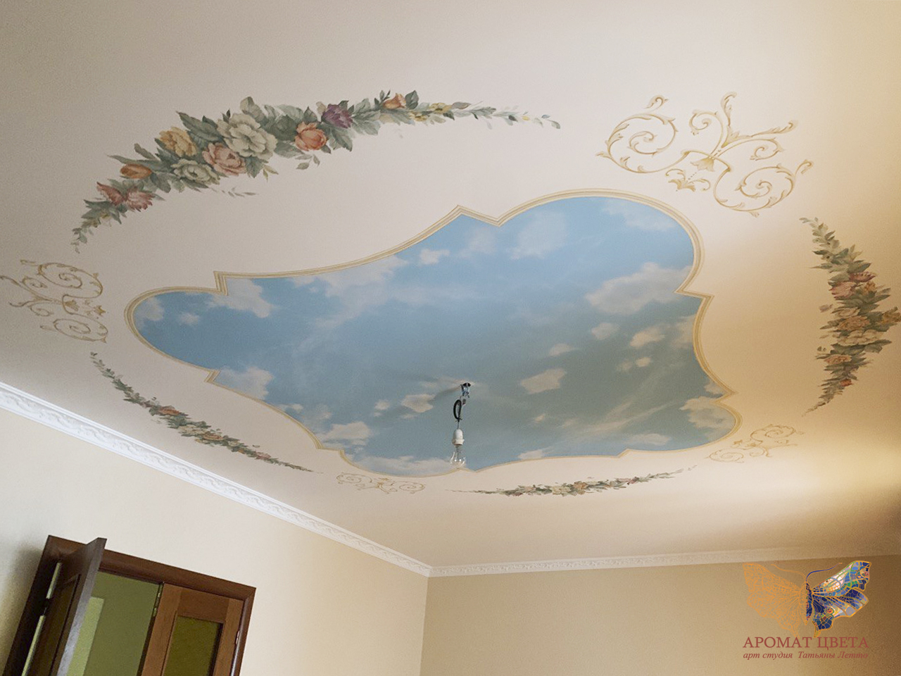 Роспись потолка в спальне "Небо и цветы"